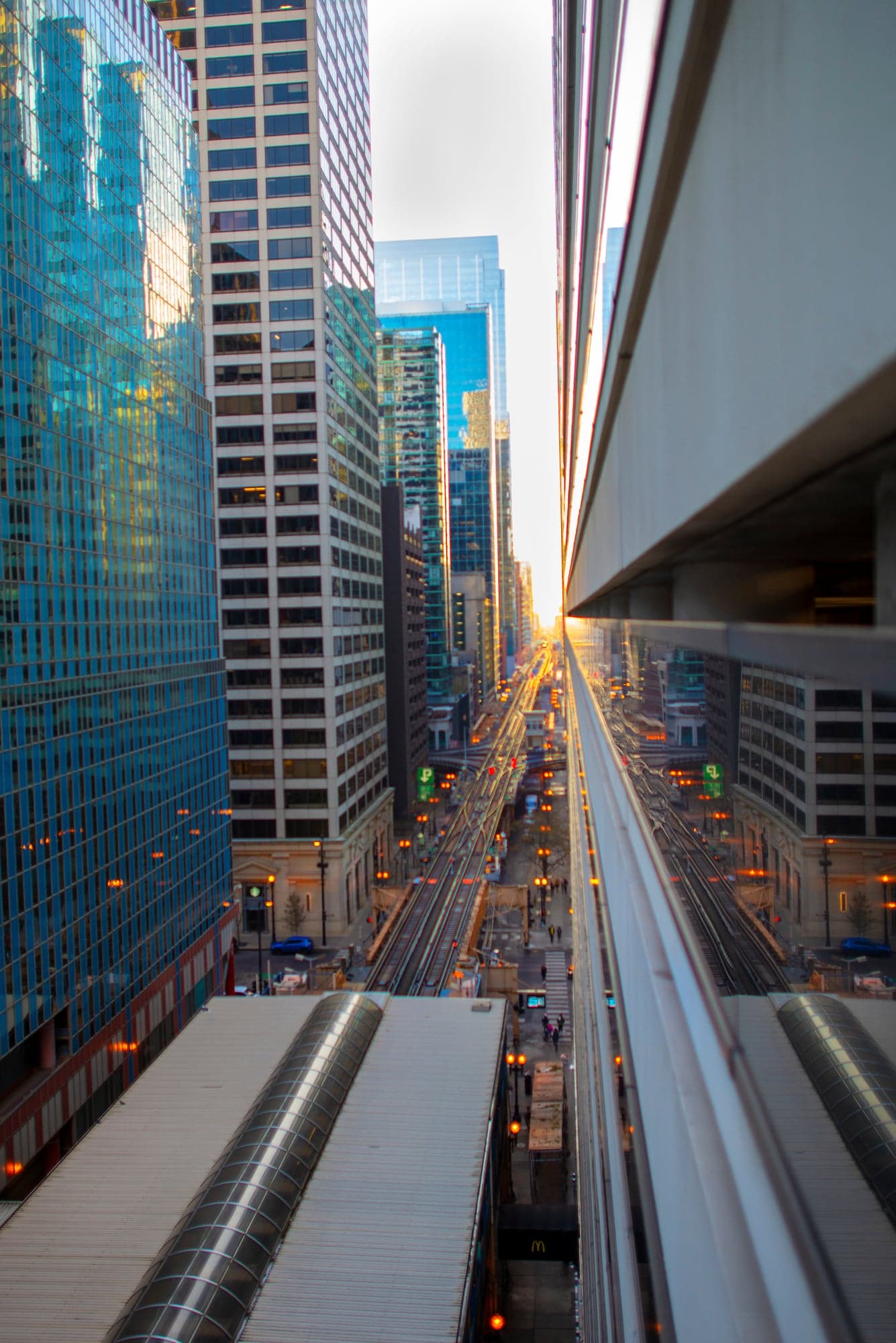 Chicago L, Canyon Light